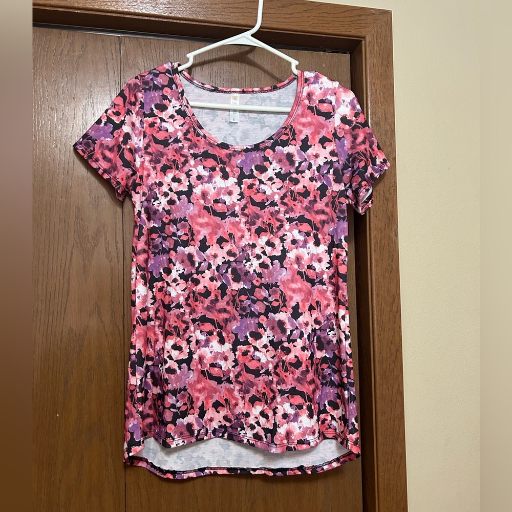 Lularoe tshirt